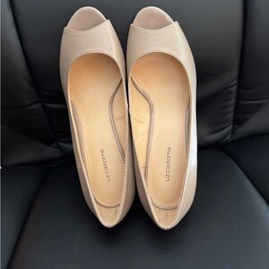 Liz Claiborne Beige Peep Toe Flats